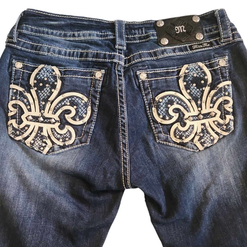 Miss Me Signature Cuffed Capri Jeans